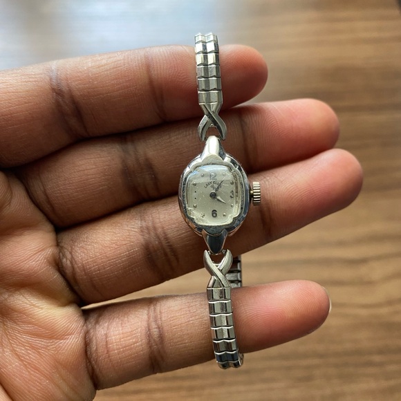 Lady Elgin women’s sovereign look watch runs when wound(000ZD1K-C) silver - Picture 5 of 5